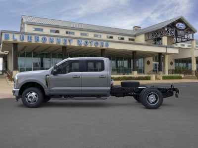 2026 Ford Super Duty F-350 DRW Chassis LARIAT