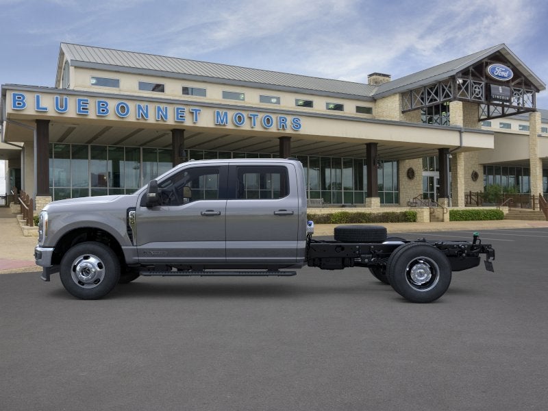2026 Ford Super Duty F-350 DRW Chassis LARIAT