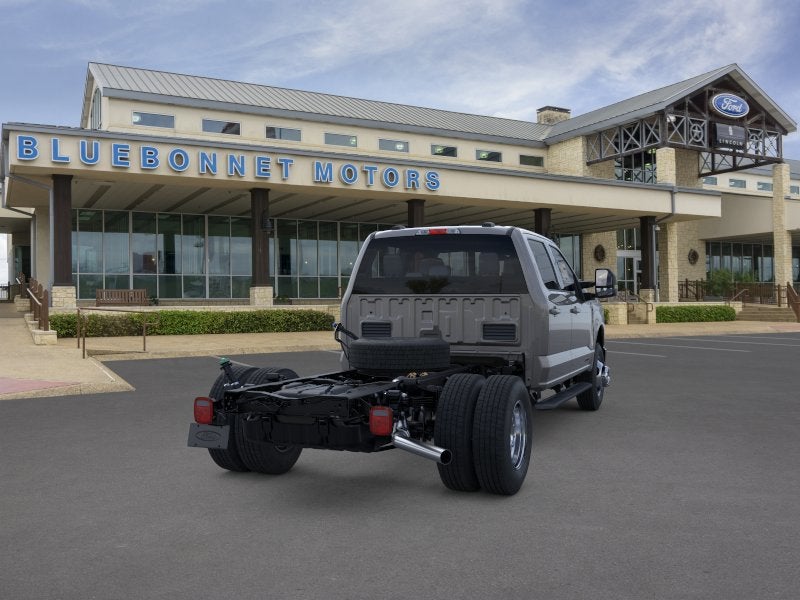 2026 Ford Super Duty F-350 DRW Chassis LARIAT