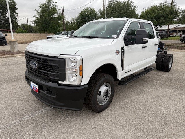 2026 Ford Super Duty F-350 DRW Chassis XL