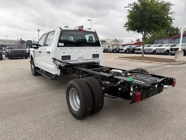 2026 Ford Super Duty F-350 DRW Chassis XL