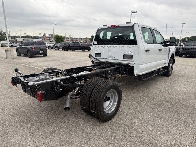 2026 Ford Super Duty F-350 DRW Chassis XL