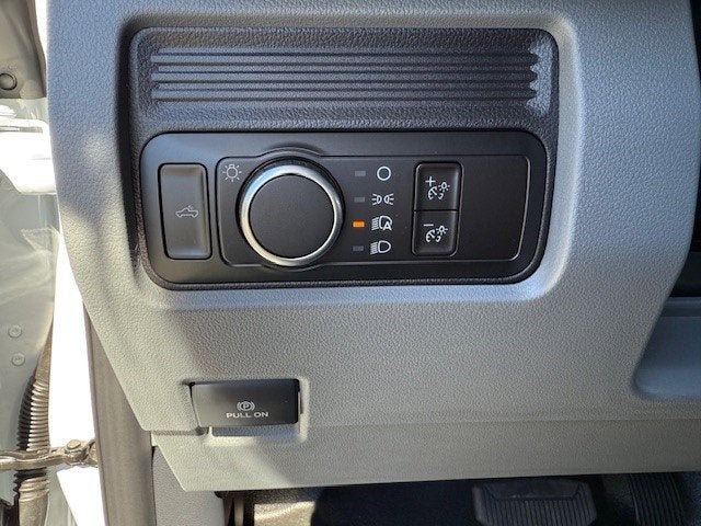 2026 Ford Super Duty F-350 DRW Chassis XL