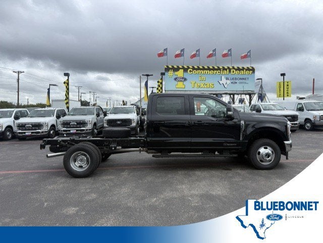 2027 Ford Super Duty F-350 DRW Chassis LARIAT