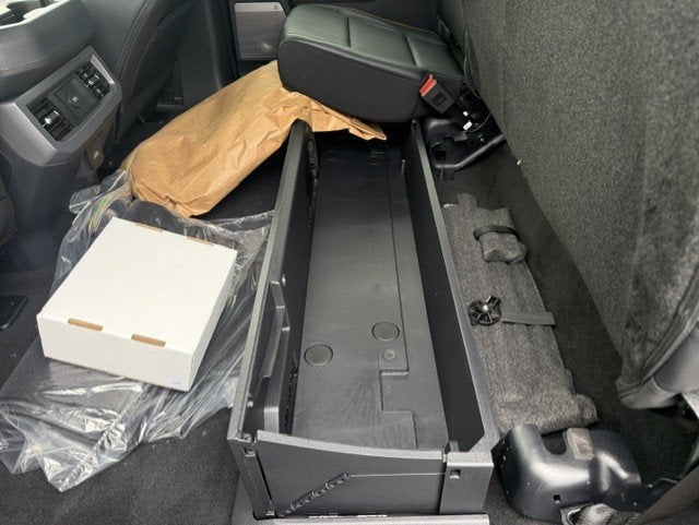 2027 Ford Super Duty F-350 DRW Chassis LARIAT