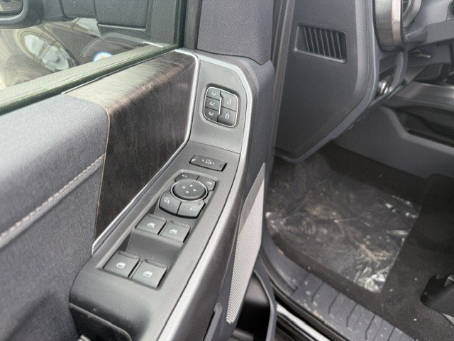 2027 Ford Super Duty F-350 DRW Chassis LARIAT