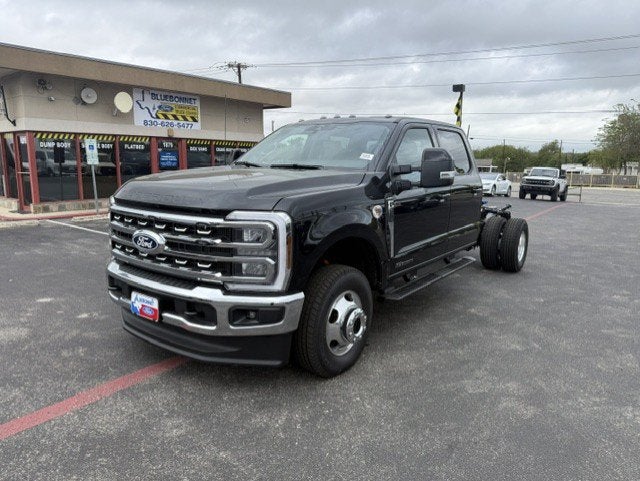 2027 Ford Super Duty F-350 DRW Chassis LARIAT