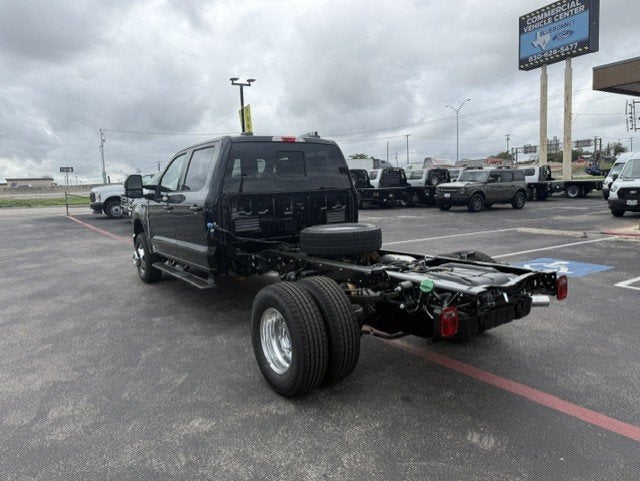 2027 Ford Super Duty F-350 DRW Chassis LARIAT