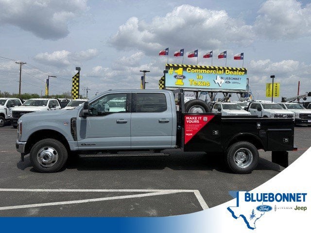 2026 Ford Super Duty F-350 DRW Flatbed LARIAT