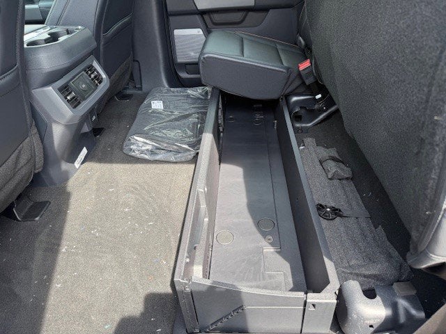 2026 Ford Super Duty F-350 DRW Flatbed LARIAT