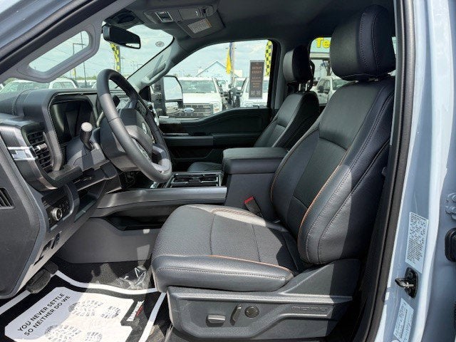 2026 Ford Super Duty F-350 DRW Flatbed LARIAT