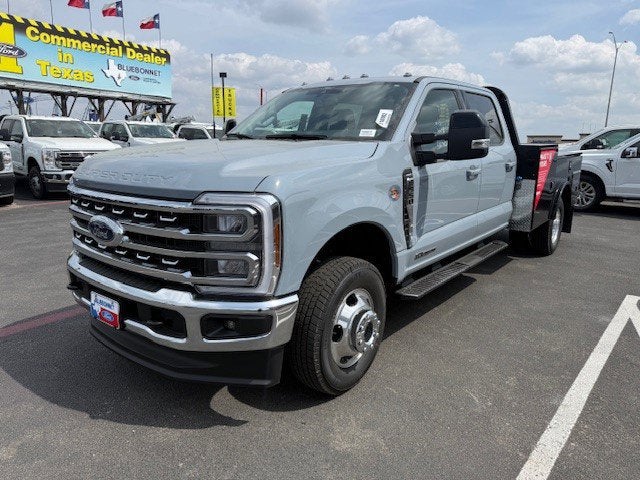 2026 Ford Super Duty F-350 DRW Flatbed LARIAT