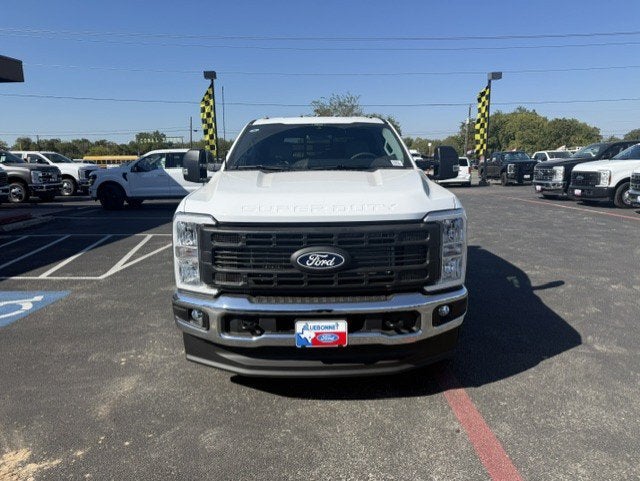 2027 Ford Super Duty F-350 DRW Flatbed XL