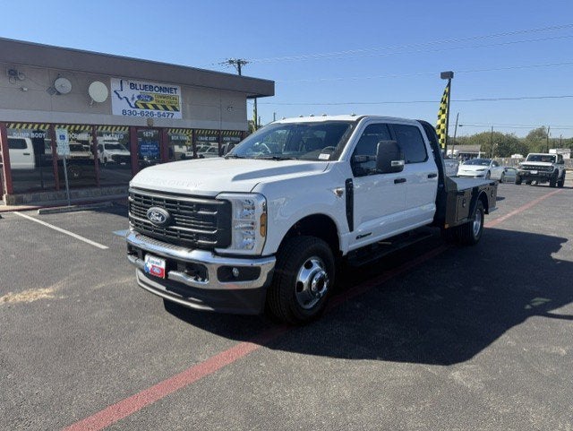 2027 Ford Super Duty F-350 DRW Flatbed XL