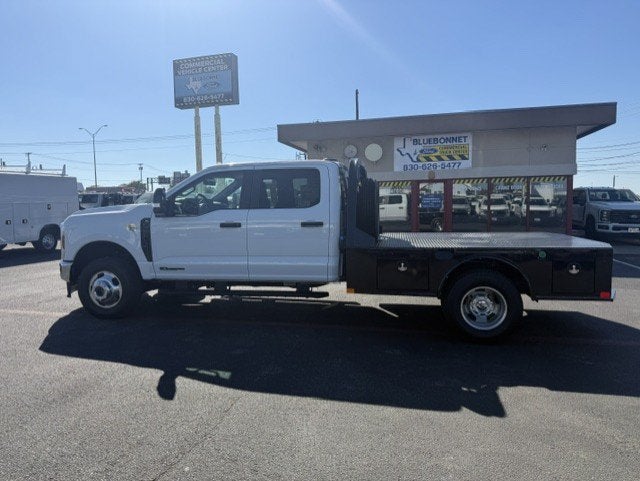 2027 Ford Super Duty F-350 DRW Flatbed XL