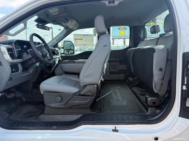 2026 Ford Super Duty F-350 DRW Crane XL