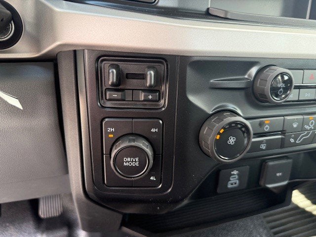 2026 Ford Super Duty F-350 DRW Crane XL