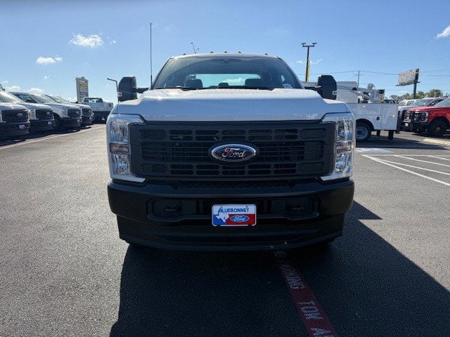 2026 Ford Super Duty F-350 DRW Crane XL