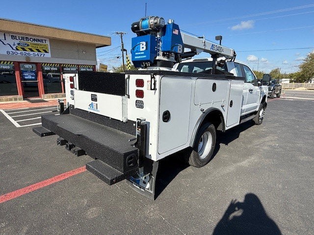 2026 Ford Super Duty F-350 DRW Crane XL