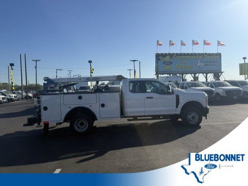 2027 Ford Super Duty F-350 DRW Crane XL