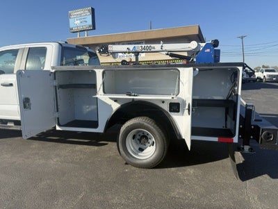 2027 Ford Super Duty F-350 DRW Crane XL