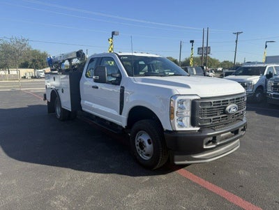 2027 Ford Super Duty F-350 DRW Crane XL
