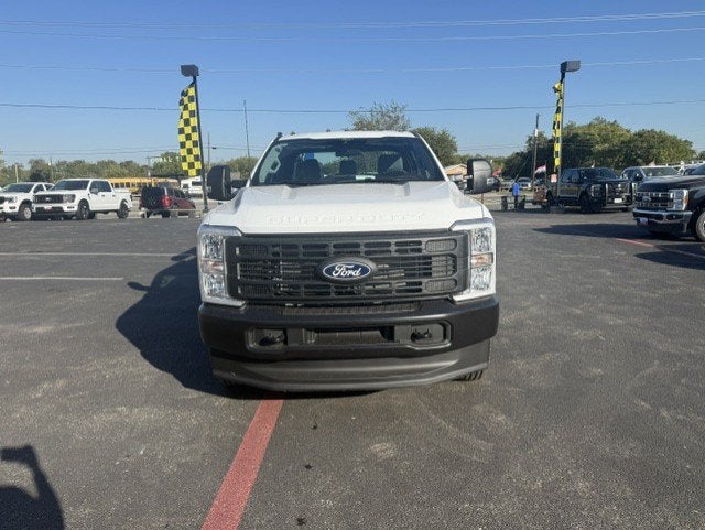 2027 Ford Super Duty F-350 DRW Crane XL