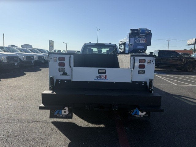 2027 Ford Super Duty F-350 DRW Crane XL