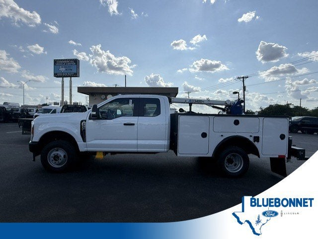 2026 Ford Super Duty F-350 DRW Crane XL
