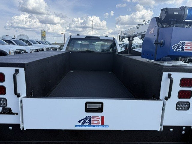 2026 Ford Super Duty F-350 DRW Crane XL