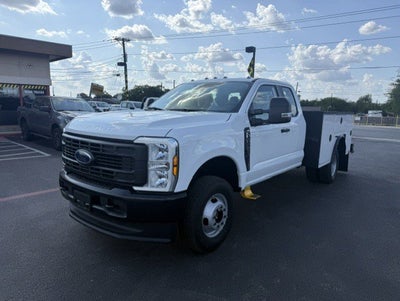2026 Ford Super Duty F-350 DRW Crane XL