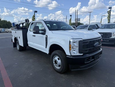 2026 Ford Super Duty F-350 DRW Crane XL