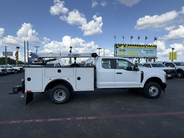 2026 Ford Super Duty F-350 DRW Crane XL