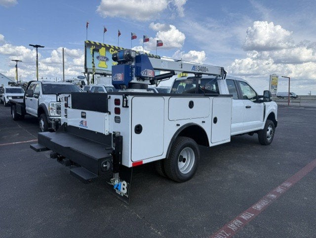 2026 Ford Super Duty F-350 DRW Crane XL