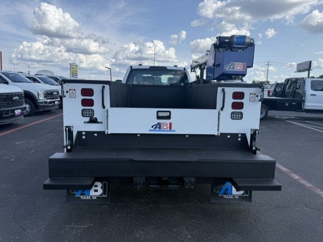 2026 Ford Super Duty F-350 DRW Crane XL