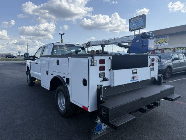 2026 Ford Super Duty F-350 DRW Crane XL