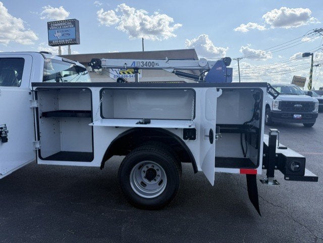 2026 Ford Super Duty F-350 DRW Crane XL