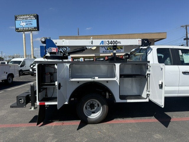 2026 Ford Super Duty F-350 DRW Crane XL