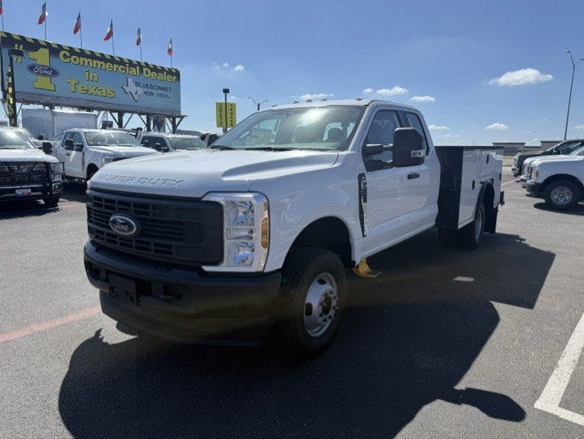 2026 Ford Super Duty F-350 DRW Crane XL