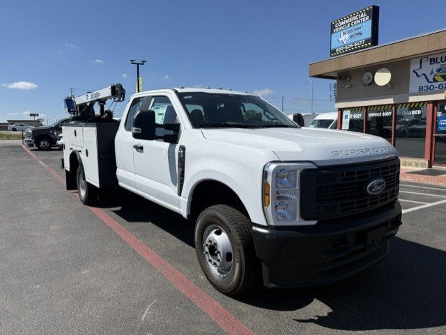 2026 Ford Super Duty F-350 DRW Crane XL