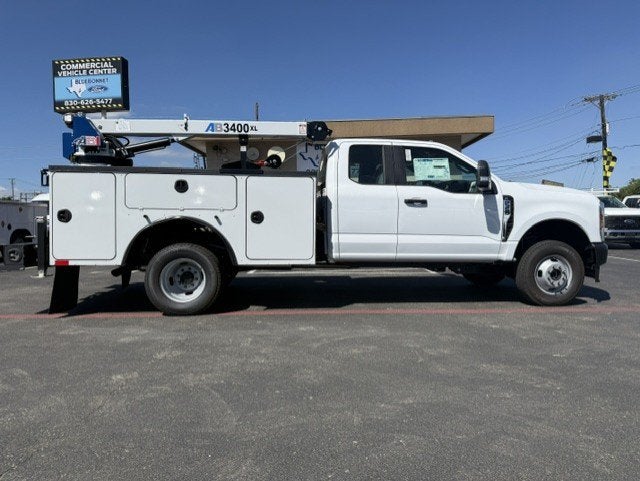2026 Ford Super Duty F-350 DRW Crane XL