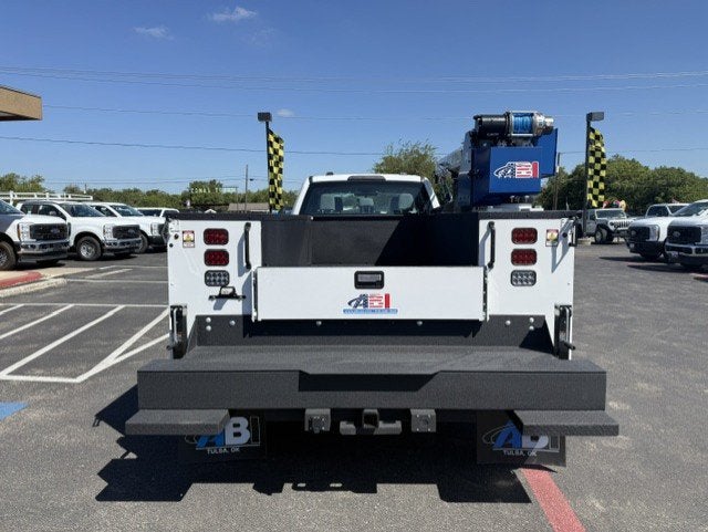 2026 Ford Super Duty F-350 DRW Crane XL