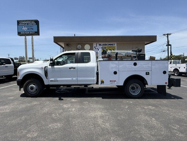 2026 Ford Super Duty F-350 DRW Crane XL
