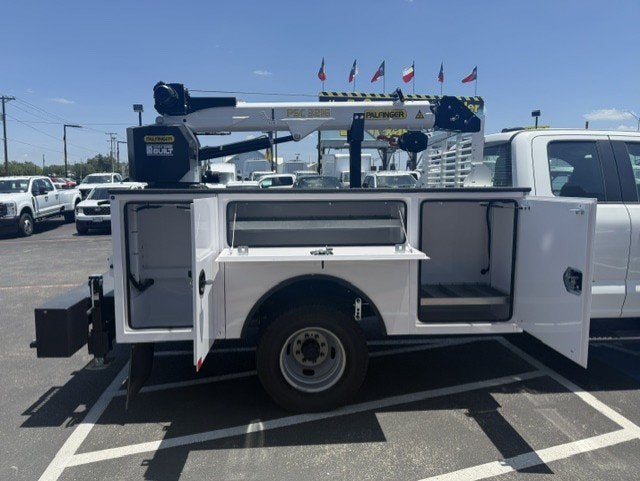 2026 Ford Super Duty F-350 DRW Crane XL