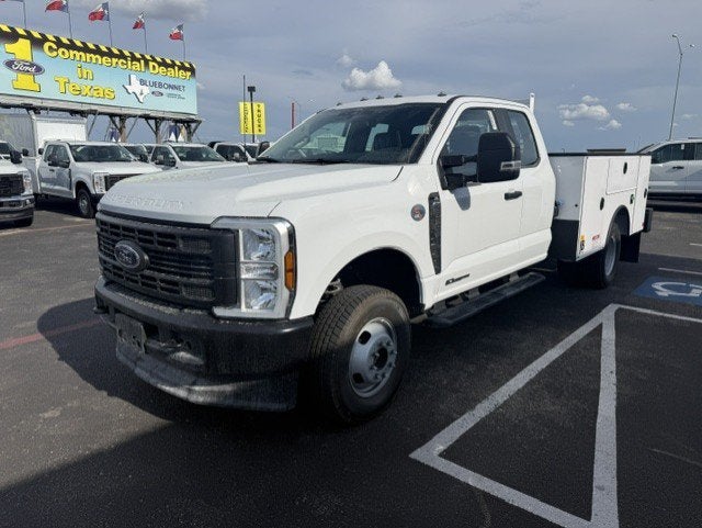2026 Ford Super Duty F-350 DRW Crane XL