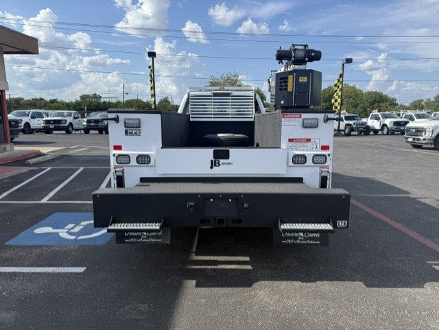 2026 Ford Super Duty F-350 DRW Crane XL