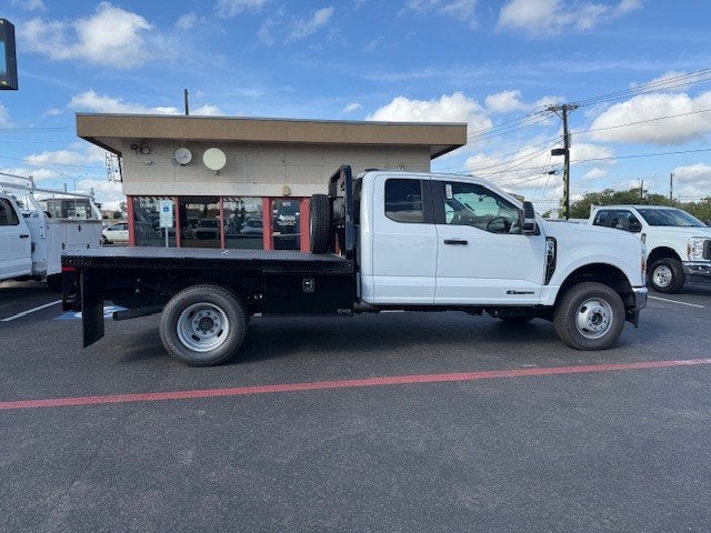 2025 Ford Super Duty F-350 DRW Flatbed XL