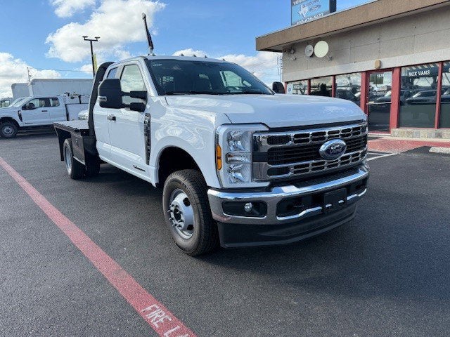2025 Ford Super Duty F-350 DRW Flatbed XL