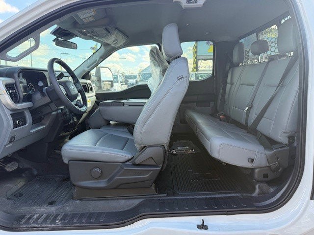 2025 Ford Super Duty F-350 DRW Flatbed XL