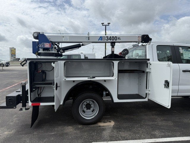 2026 Ford Super Duty F-350 DRW Crane XL